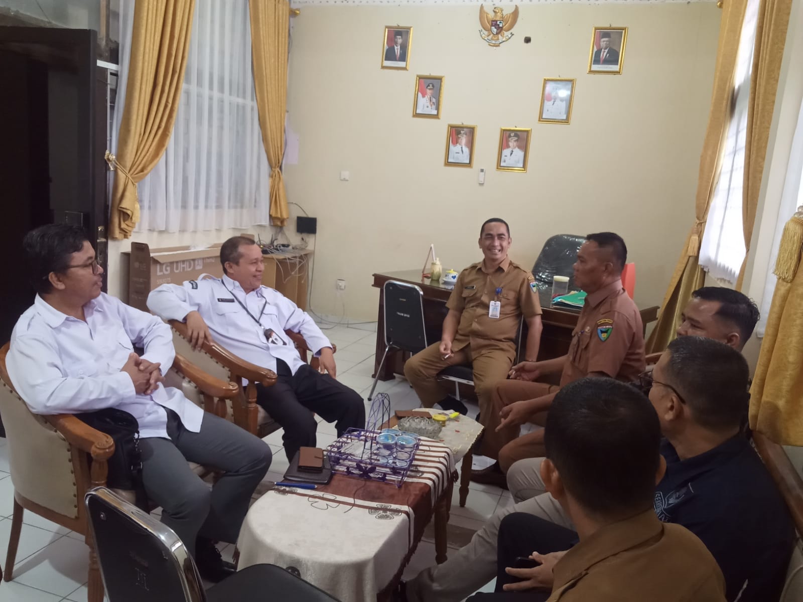 PENANDATANGANAN NASKAH PERJANJIAN HIBAH DAERAH OLEH KETUA KPU DAN BAWASLU KAB.PESSEL.